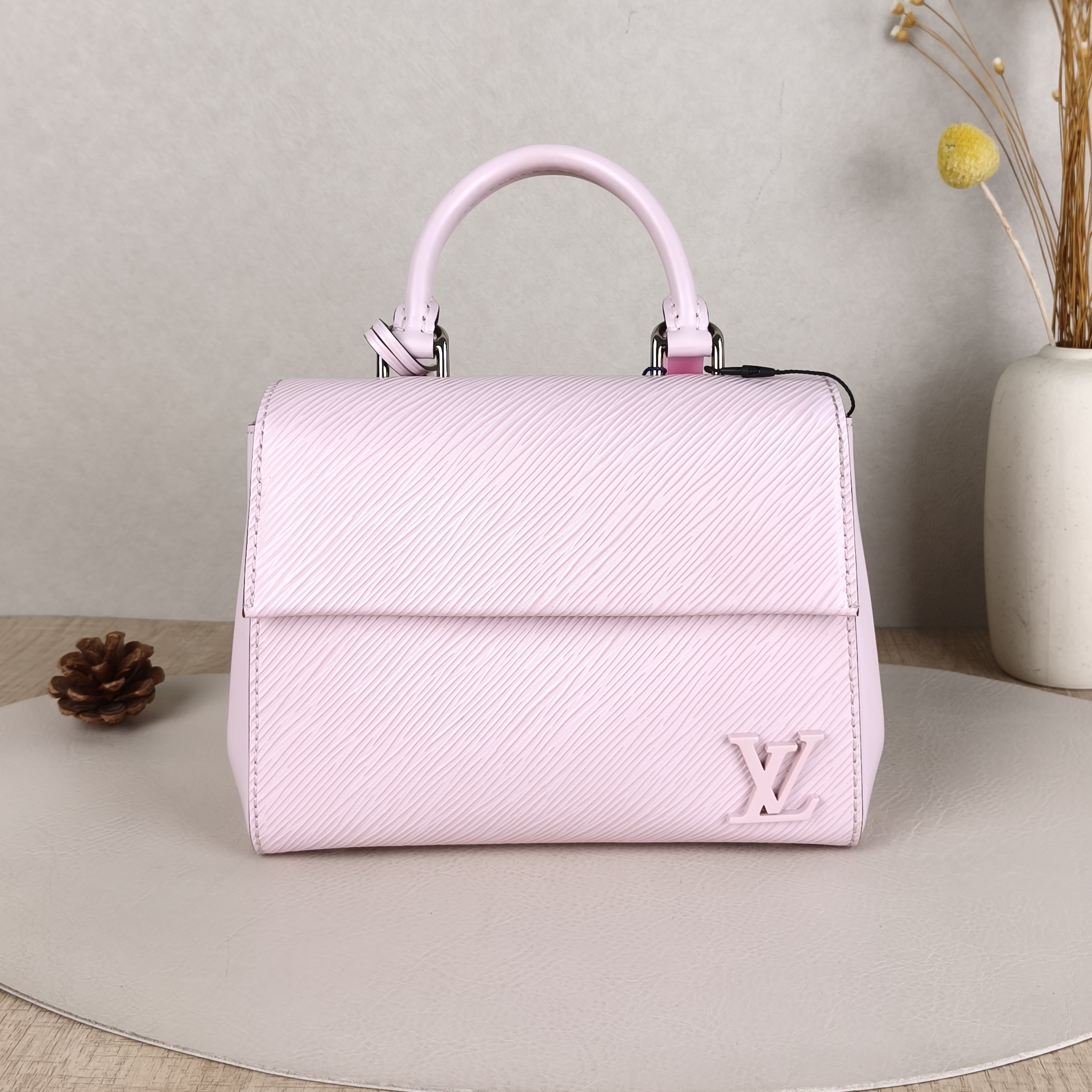 Louis Vuitton Shoulder Bag CLUNY Pink Epi Embossed Calfskinmini20 × 7.5 × 16 cm