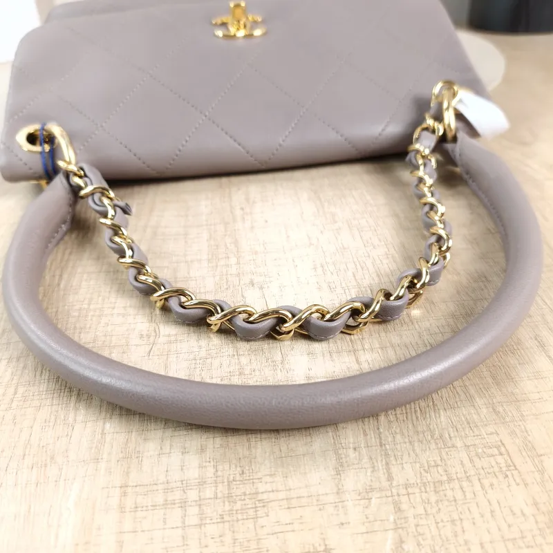 Chanel Shoulder Bag Shoulder Bag Grey Lambskin One Size25 × 5 × 14.5 cm — detail view 12 of 12