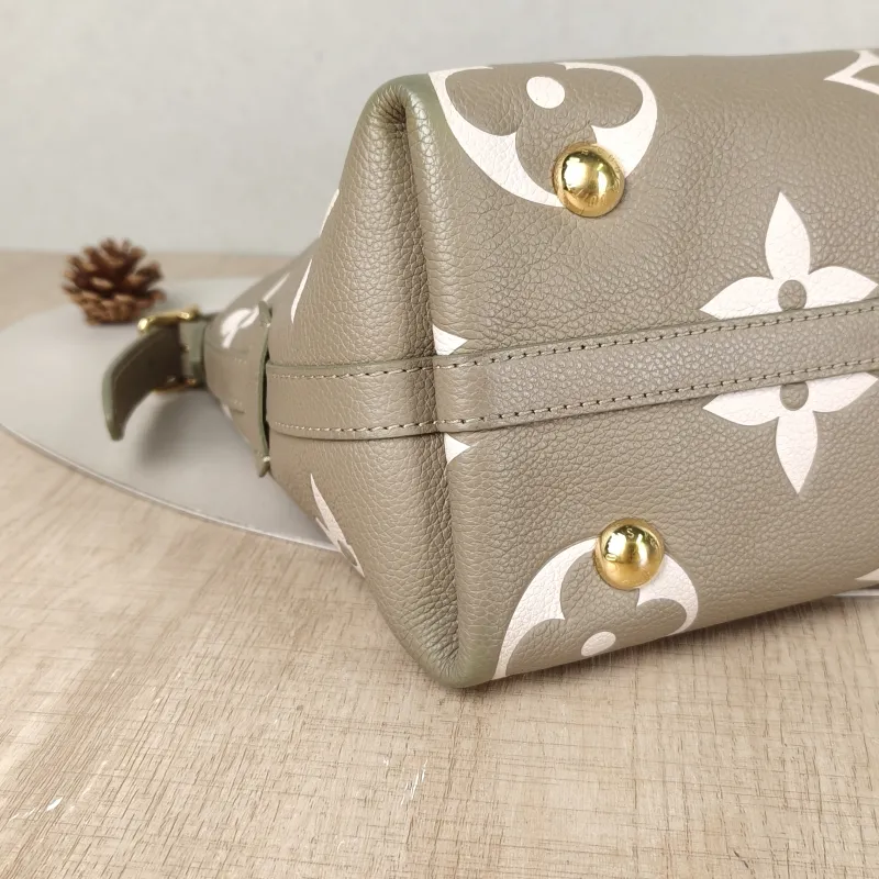Louis Vuitton Crossbody Bag Carryall Calfskin Small29.5 × 12 × 24 cm — detail view 13 of 14