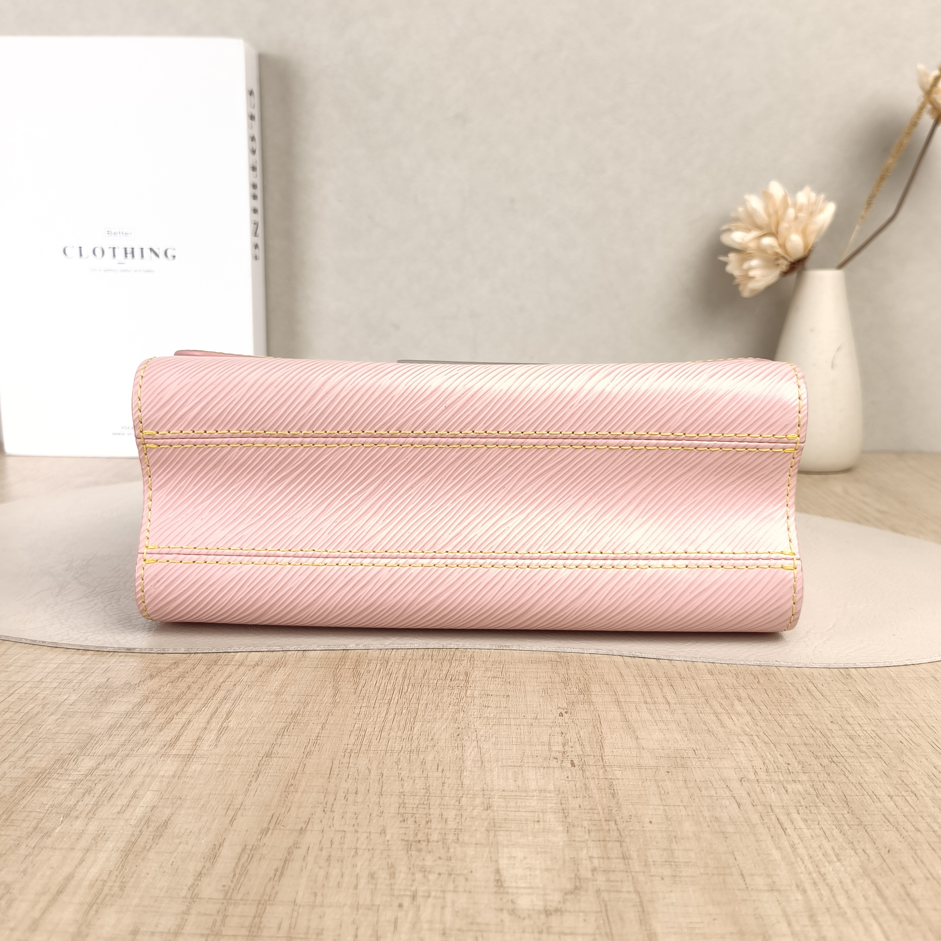 Louis Vuitton Crossbody Bag Twist Epi Embossed Calfskin Medium23 × 9.5 × 17 cm — cover view 5 of 5