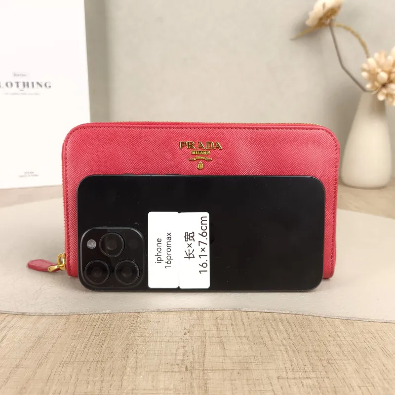PRADA Wallet Wallet Red Calfskin Edition18.5 × 2 × 10.5 cm — cover view 2 of 6