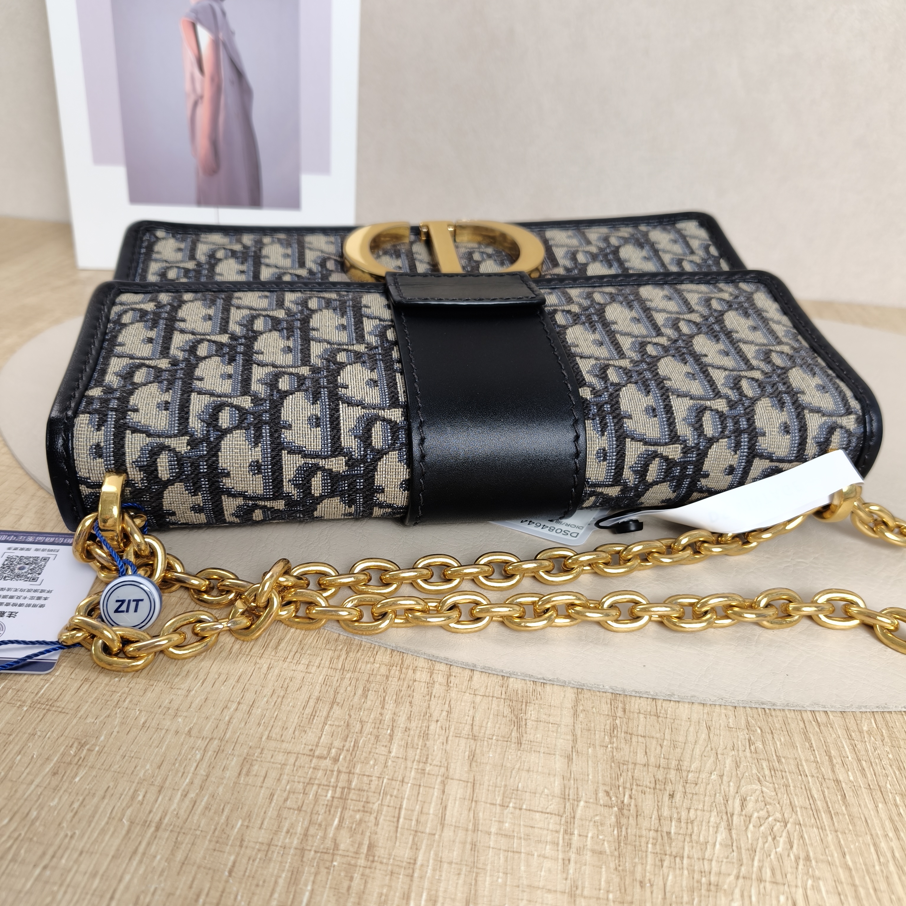 DIOR 30Montaigne 30Medium Monogram Canvas · 25 × 9 × 16.5 cm — cover view 2 of 10