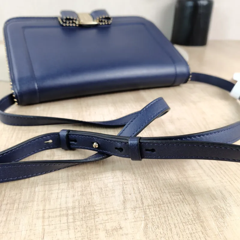 FERRAGAMO Shoulder Bag Shoulder Bag Navy Calfskin One Size25 × 9 × 16.5 cm — detail view 2 of 12