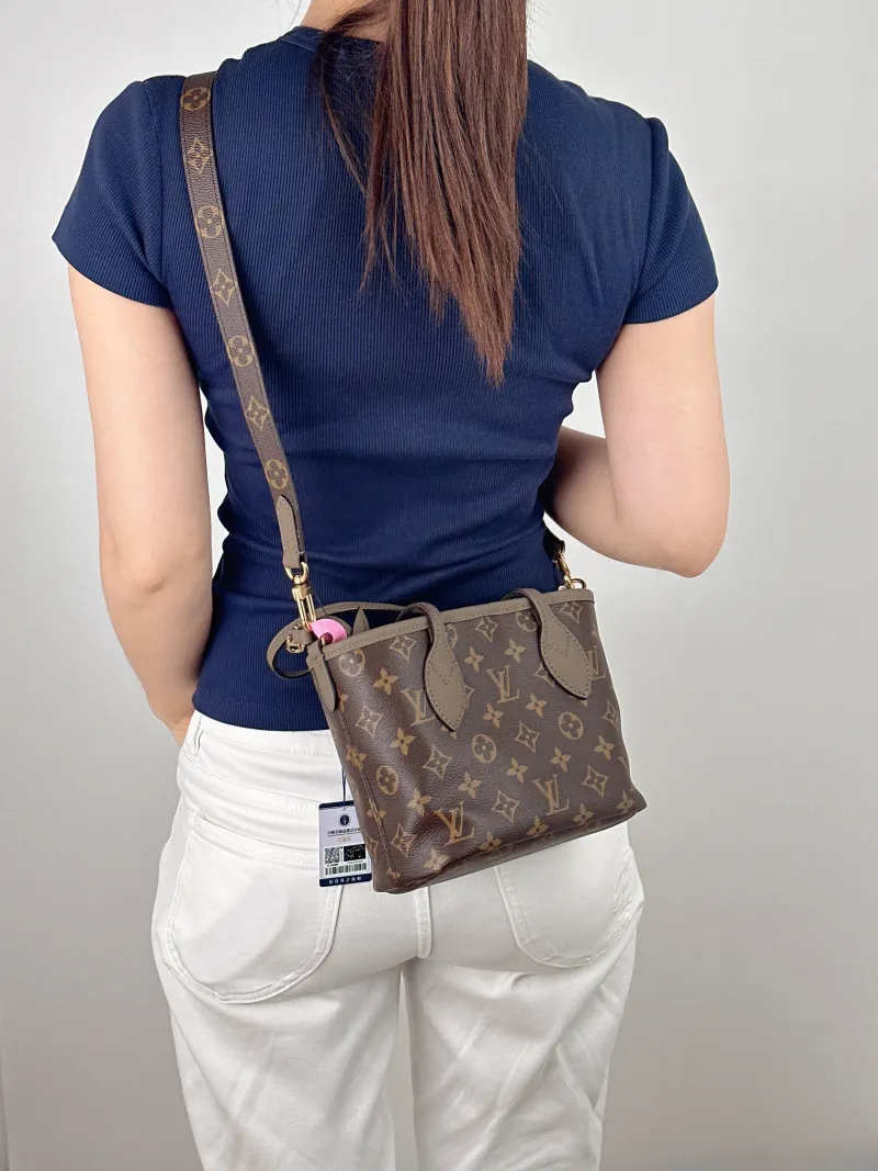 Louis Vuitton Crossbody Bag NEVERFULL INSIDE OUT BB PVC · Calfskin BB 26.5 × 11 × 16.5 cm — on-model view 3 of 3