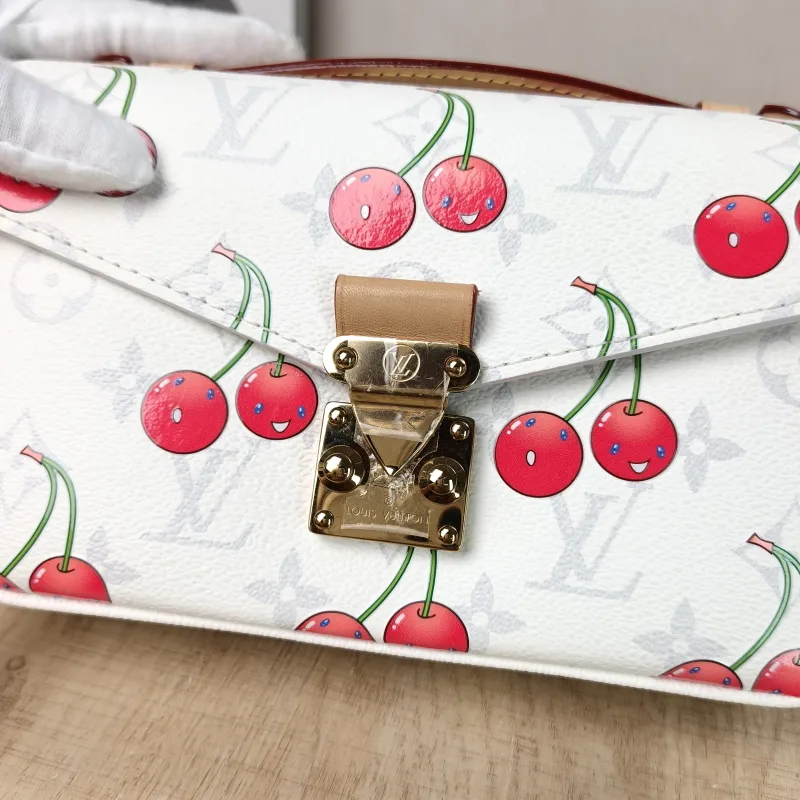 Louis Vuitton Crossbody Bag Pochette Métis East West White · PVC Small21.5 × 6 × 13.5 cm — detail view 6 of 16