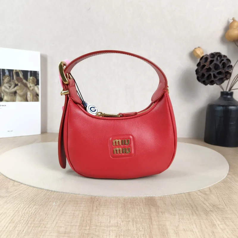 Miumiu Crossbody Bag hobo Crossbody Bag Red Calfskin One Size18 × 5 × 14 cm