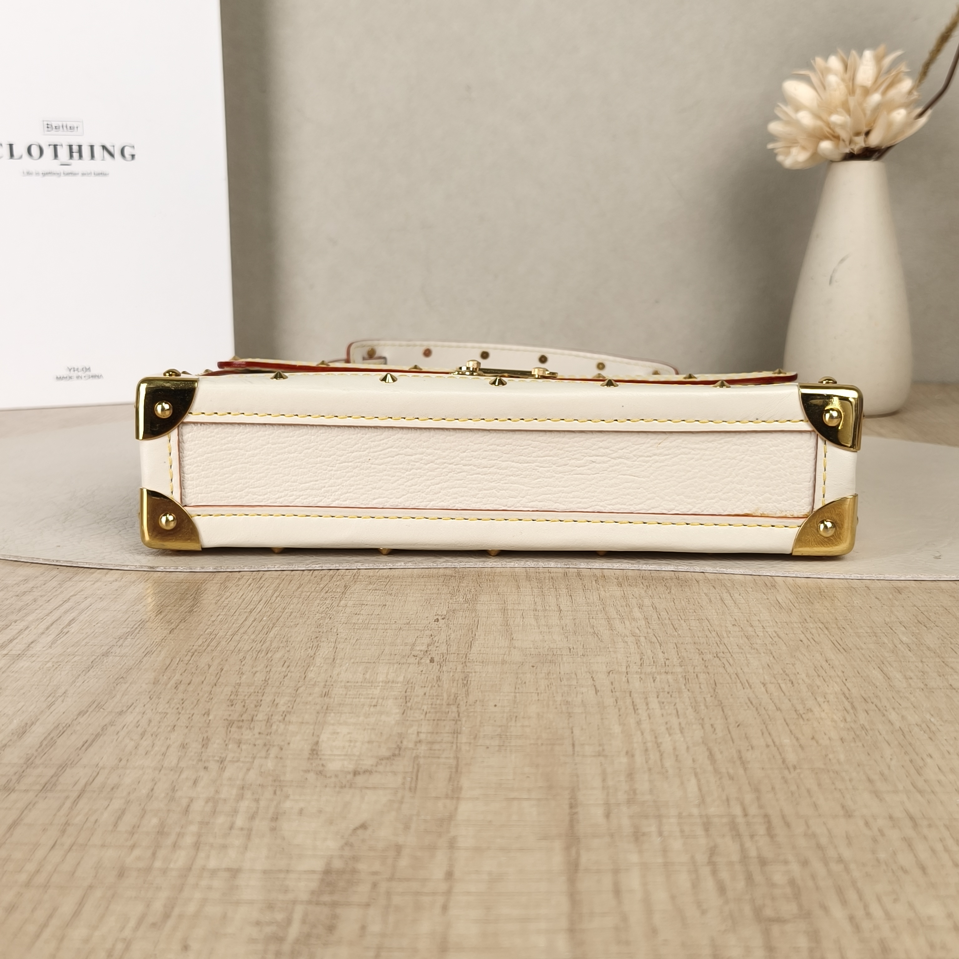 Louis Vuitton Suhali Vintage White Calfskin One Size22.5 × 5 × 14.5 cm — cover view 4 of 5
