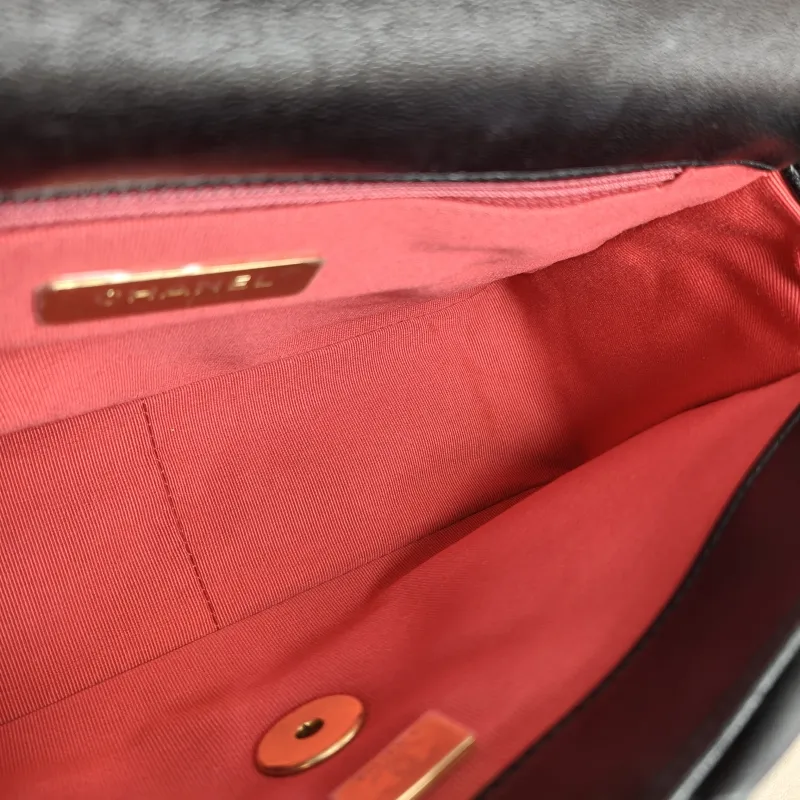 Chanel Crossbody Bag 19Bag Black SL ambskin Small 26 × 9 × 16 cm — detail view 9 of 13