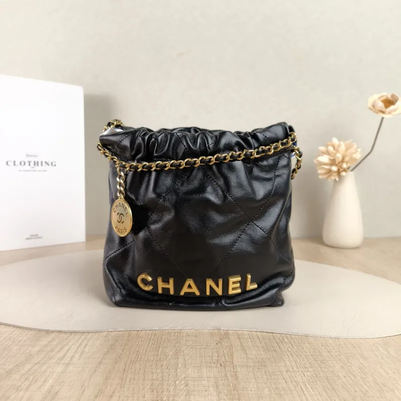 Chanel Shoulder Bag22Bag Black CC alfskinmini20 × 6 × 19 cm
