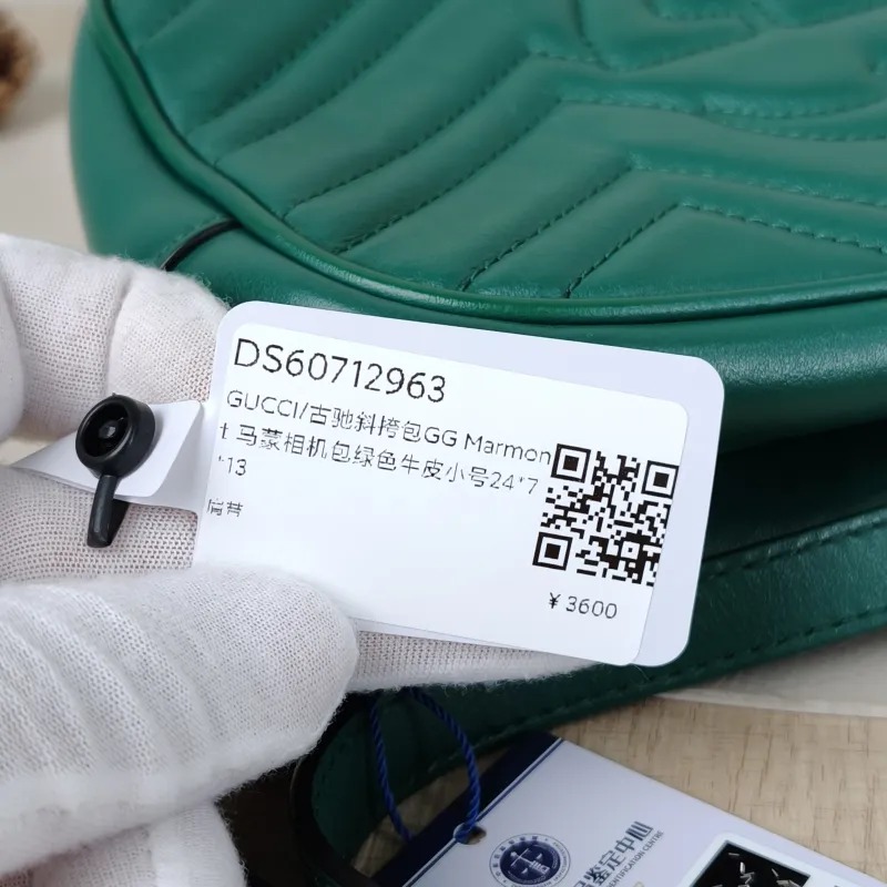 GUCCI Crossbody Bag GG Marmont Marmont Camera Bag Green Calfskin Small24 × 7 × 13 cm — detail view 13 of 13