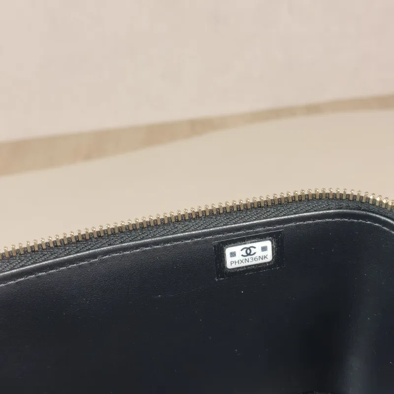 Chanel Crossbody Bag Edition Black Grained Calfskin Mini 16 × 8 × 9.5 cm — detail view 2 of 12