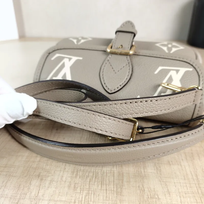 Louis Vuitton Crossbody Bag Diane Baguette Bag Empreinte Embossed Calfskin Monogramnano19 × 6 × 10.5 cm — detail view 5 of 12