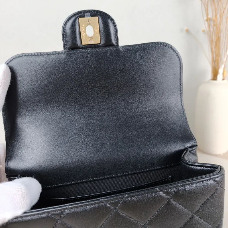 Chanel Crossbody Bag Pearl Black Lambskin Mini 19 × 5.5 × 12.5 cm — detail view 1 of 12