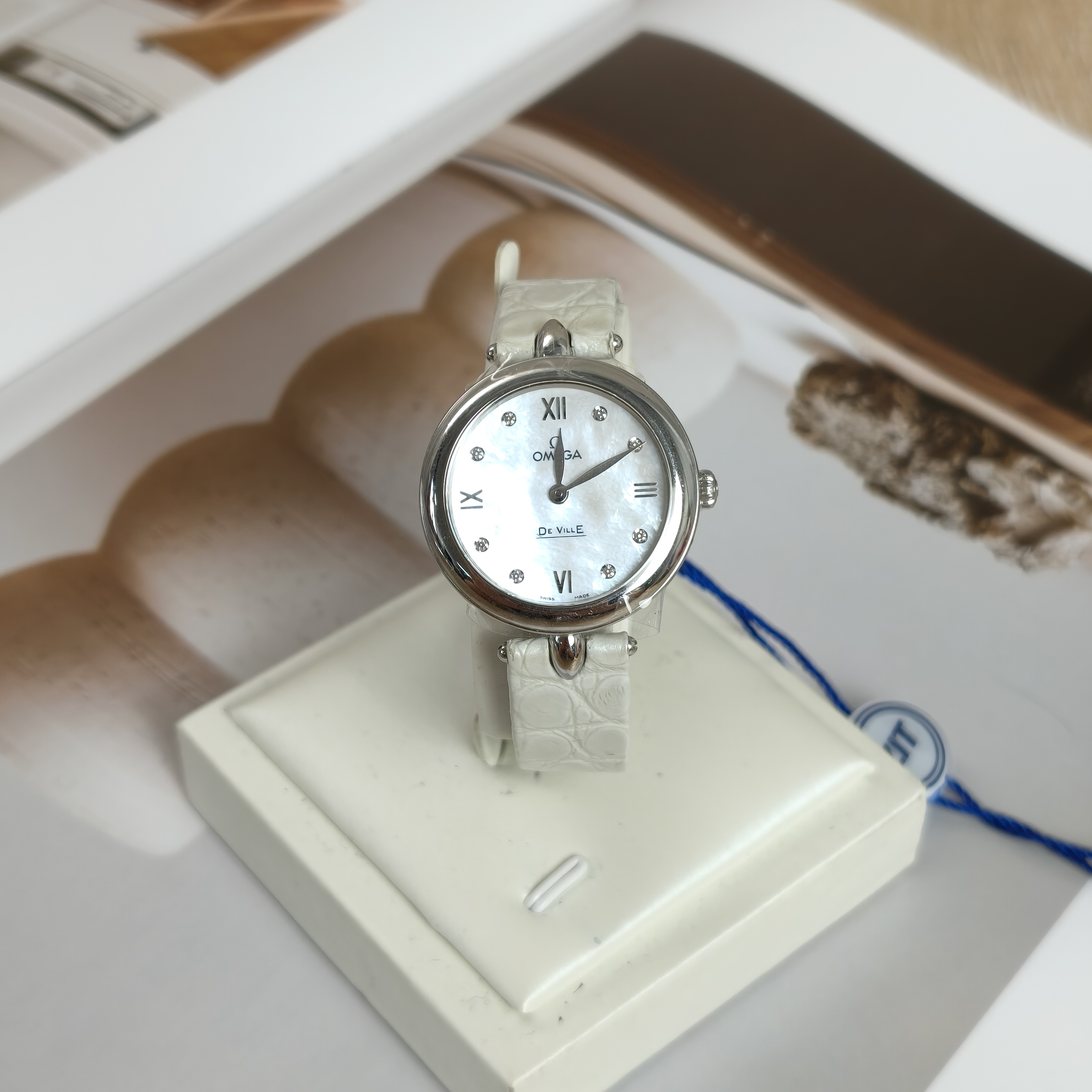 OMEGA Watch Collection Watch Grey White27.4mm