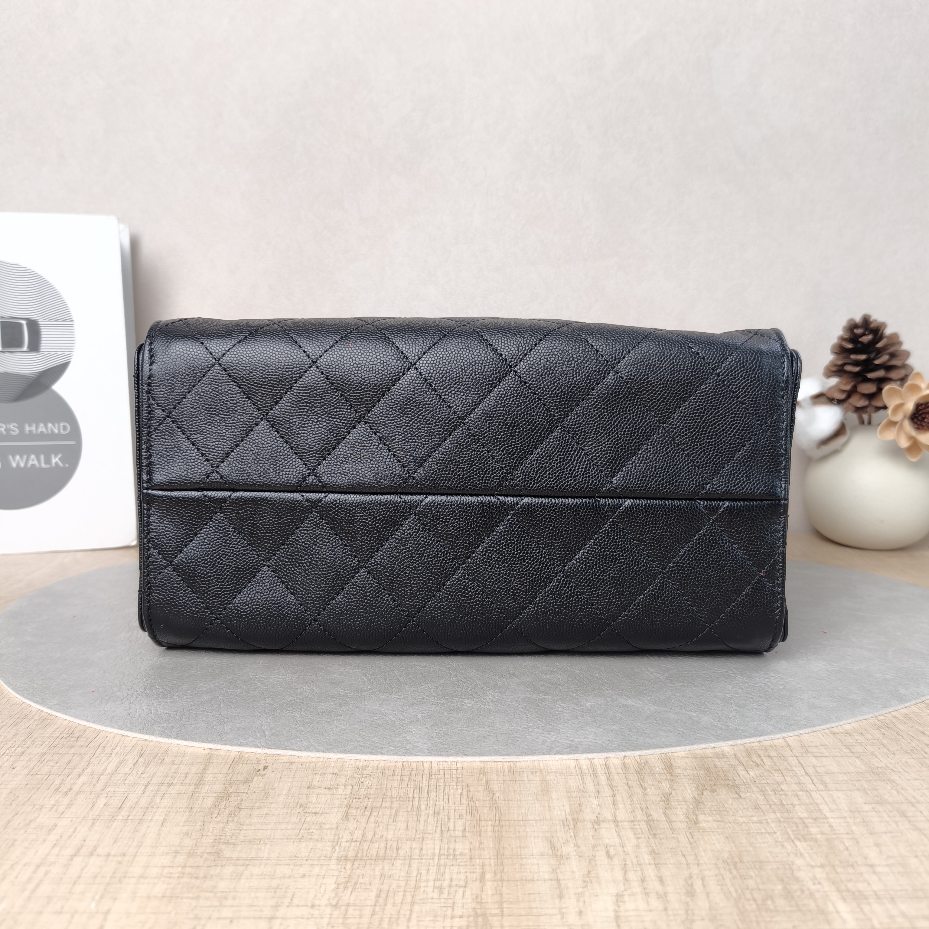 Chanel Shoulder Bag25Bag Black Grained Calfskin26 × 14 × 30 cm — cover view 2 of 6