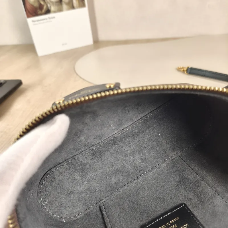 Louis Vuitton Shoulder Bag VANITY Cosmetic Bag Monogram PVC Small 19 × 11 × 13 cm — detail view 6 of 11