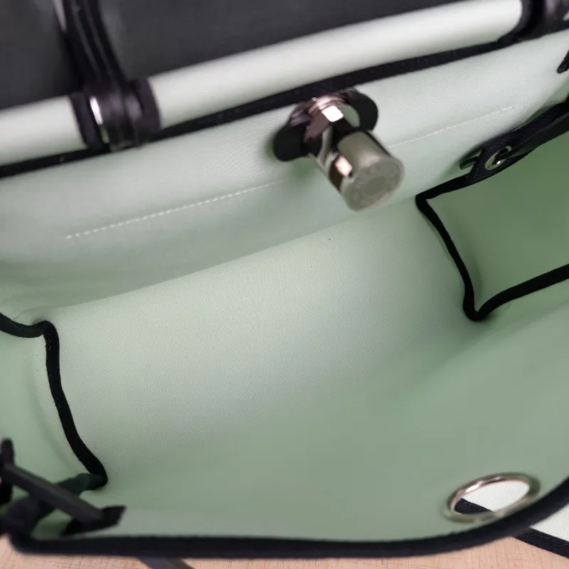 Hermès Shoulder Bag Herbag 31 Green Canvas Medium31 × 10 × 25 cm — detail view 7 of 14
