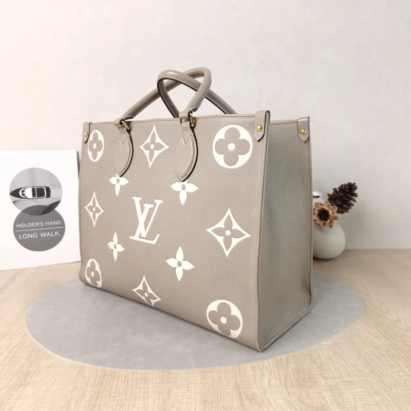 Louis Vuitton Shoulder Bag Onthego Medium · White Empreinte Embossed Calfskin Medium35 × 14 × 27 cm — cover view 4 of 5