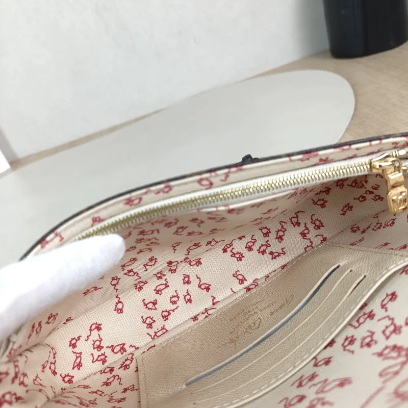 Louis Vuitton Crossbody Bag IVY Monogram PVC Small 23.5 × 4.3 × 12 cm — detail view 12 of 13