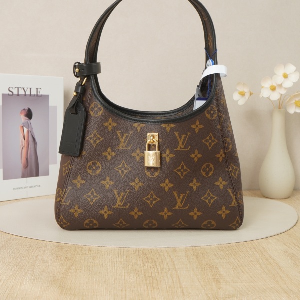 Louis Vuitton thedrop Small Monogrampvc Microchip Edition Leather Tag · 28 × 12 × 15 cm