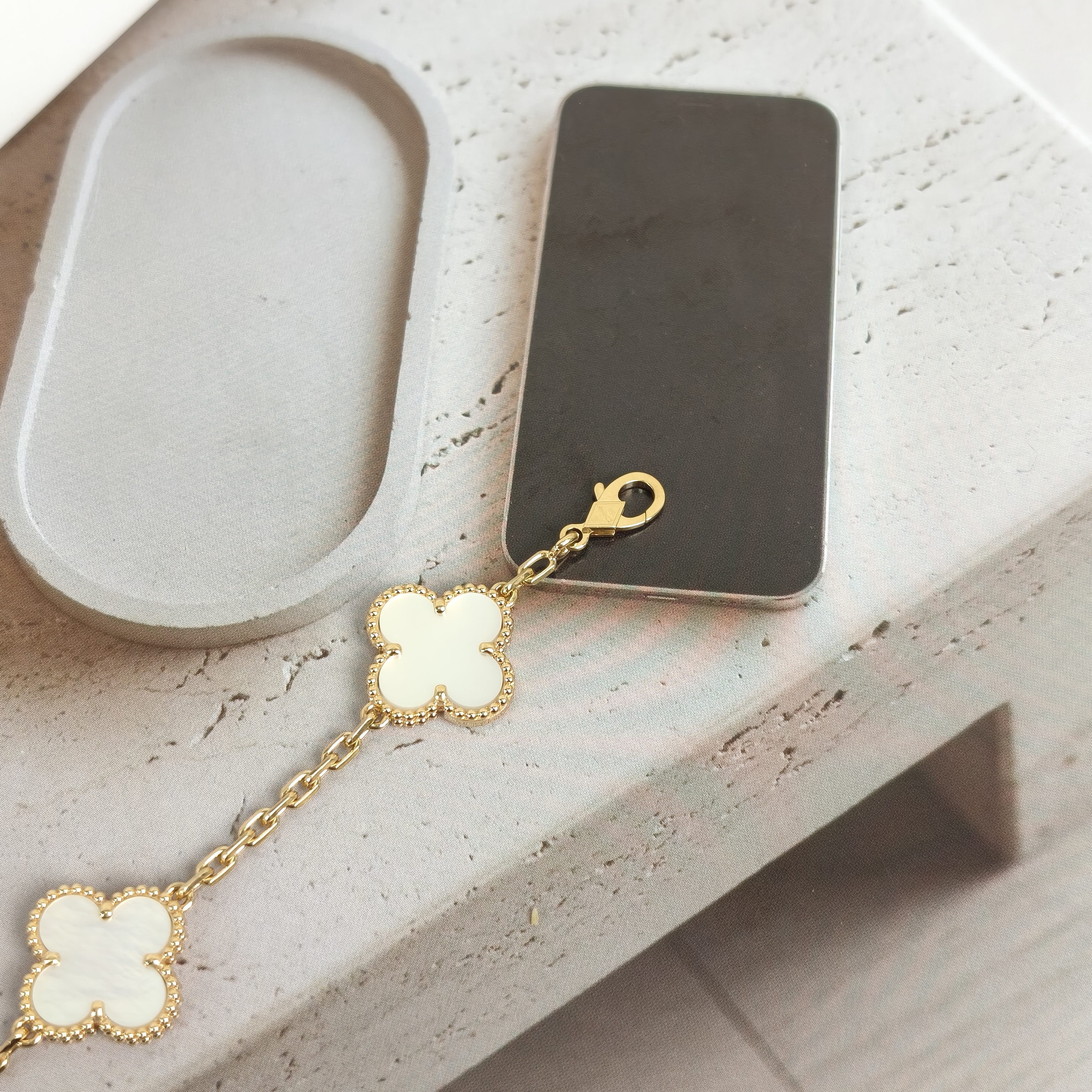 Van Cleef & Arpels Bracelet Alhambra Alhambra Collection Five-Motif Bracelet Pearl · White Mother-of-Pearl18KY ellow Gold Vintage Small1.5 × 1.5 ×… — cover view 10 of 10