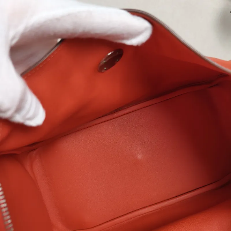 Hermès Crossbody Bag Lindy 30S5 Swift Calfskin30 × 15 × 19 cm — detail view 3 of 11