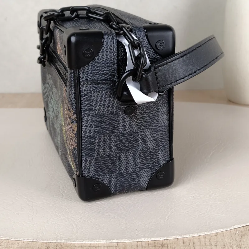 Louis Vuitton Crossbody Bag SOFT TRUNK Box PV Cmini18.5 × 8 × 13 cm — detail view 10 of 11