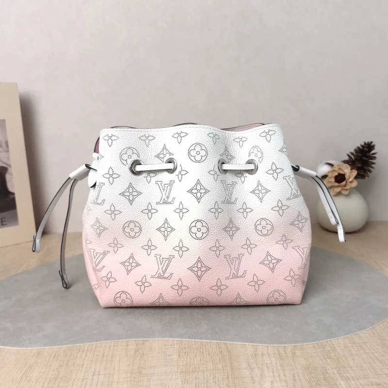 Louis Vuitton Crossbody Bag BELLA Calfskin One Size 22 × 14 × 19 cm — cover view 4 of 5