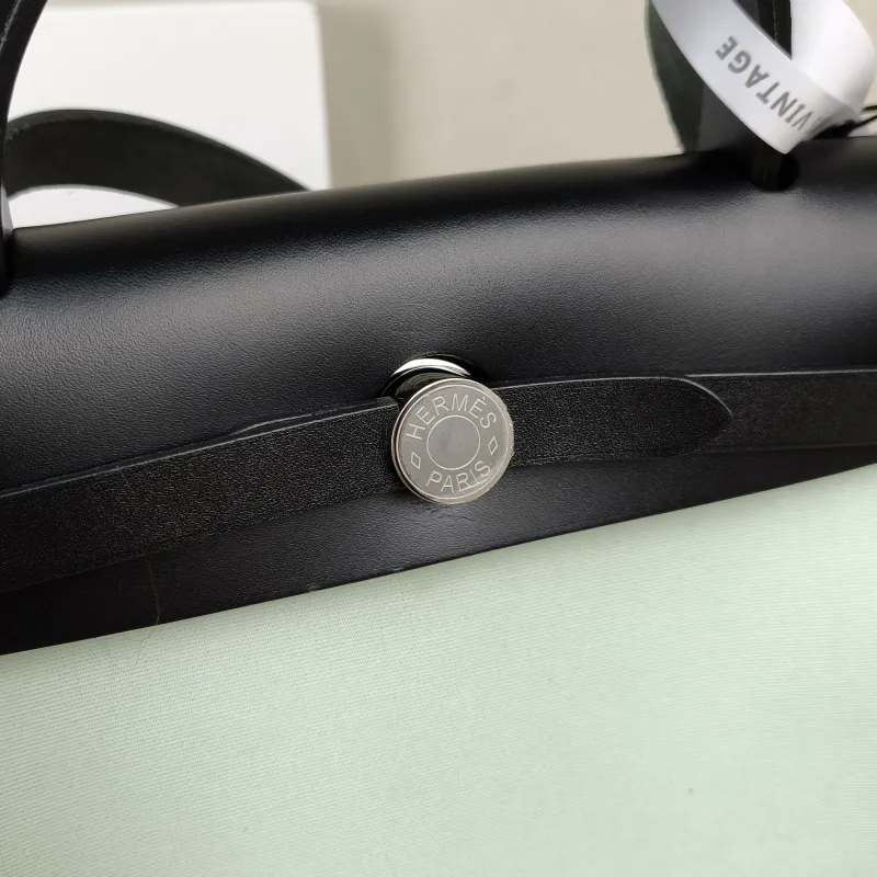 Hermès Shoulder Bag Herbag 31 Green Canvas Medium31 × 10 × 25 cm — detail view 11 of 14