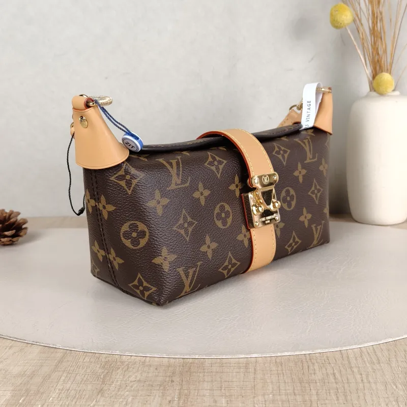 Louis Vuitton Shoulder Bag Pochette Mia Monogram PVC One Size 22 × 8 × 14.5 cm — cover view 4 of 6