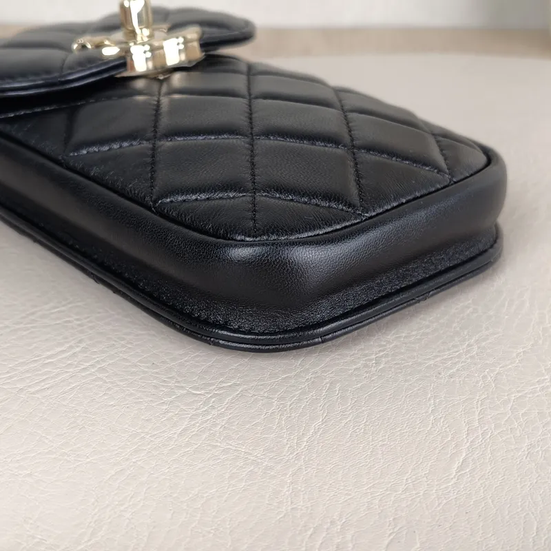 Chanel Crossbody Bag Crossbody Bag Black Lambskin One Size10 × 2 × 17 cm — detail view 10 of 10