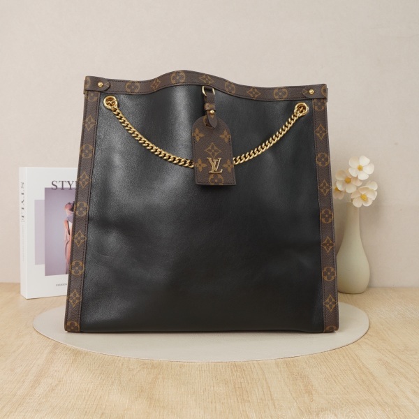 Louis Vuitton nova Tote Bag Medium Black Calfskin Microchip Edition · Leather Tag · 37 × 10 × 36 cm
