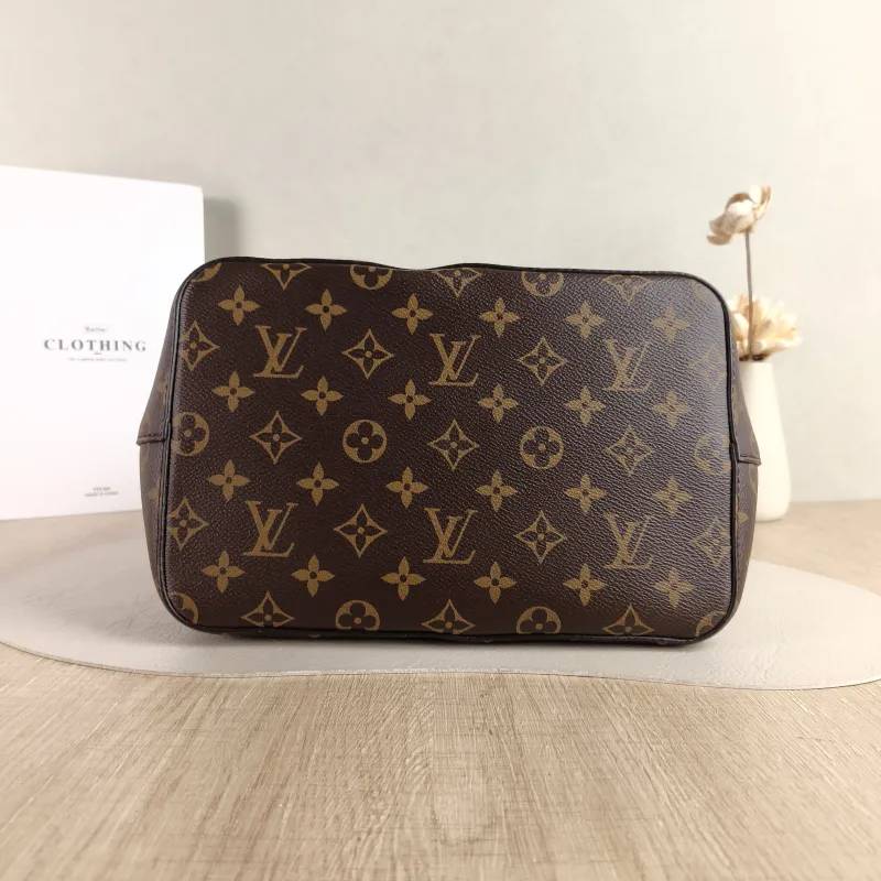 Louis Vuitton Shoulder Bag NÉONOÉ Bucket Bag PVC Medium 26 × 17.5 × 26 cm — cover view 4 of 5