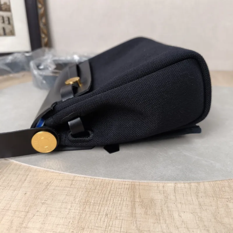 Hermès Crossbody Bag Herbag Zip 20Black Calfskin，Canvasmini20.5 × 7 × 16.5 cm — detail view 16 of 19