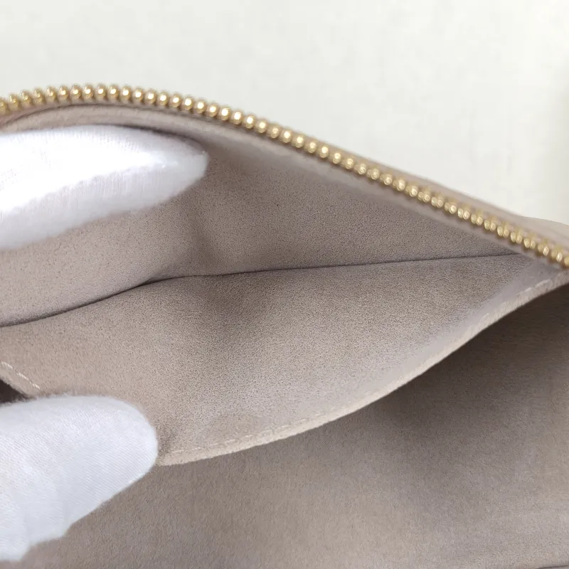 Louis Vuitton Shoulder Bag VANITY Cosmetic Bag Grey Calfskin Small19 × 11 × 13 cm — detail view 12 of 15