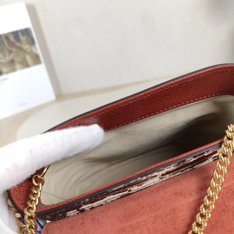 Chloé Shoulder Bag Aby Lock Shoulder Bag Colorblock Embossed Calfskin One Size 17 × 6.5 × 15.5 cm — detail view 9 of 15