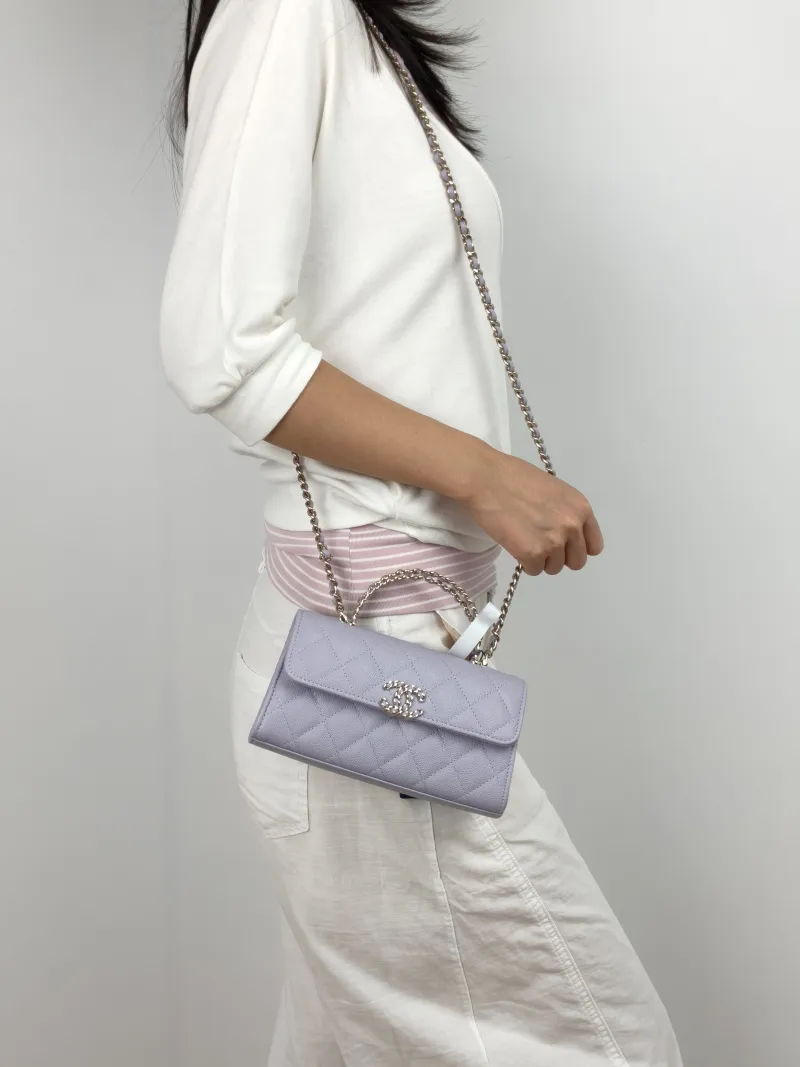 Chanel Crossbody Bag kelly Grained Calfskin One Size 18 × 4.5 × 10 cm — on-model view 3 of 3