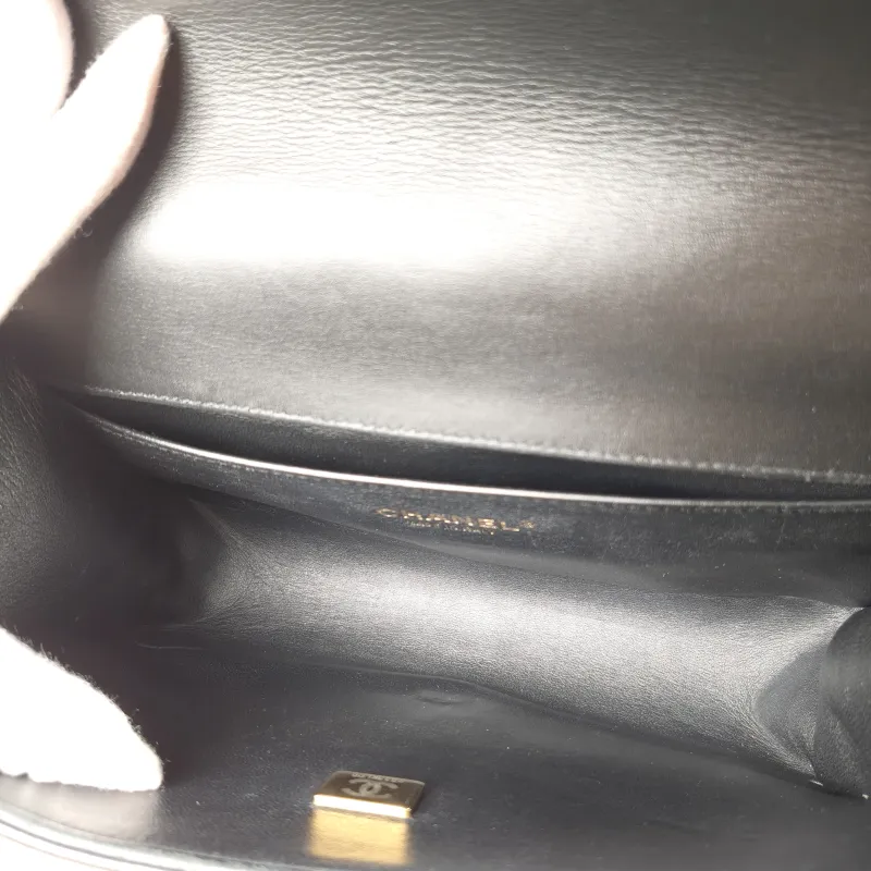 Chanel Crossbody Bag Le Boy​ Black Medium 25 × 9 × 15 cm — detail view 15 of 15