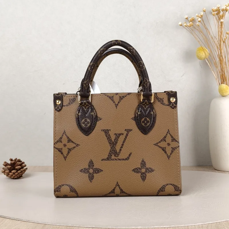 Louis Vuitton Crossbody Bag Onthego BB Monogram PVC BB 18 × 8.5 × 15 cm — cover view 2 of 5