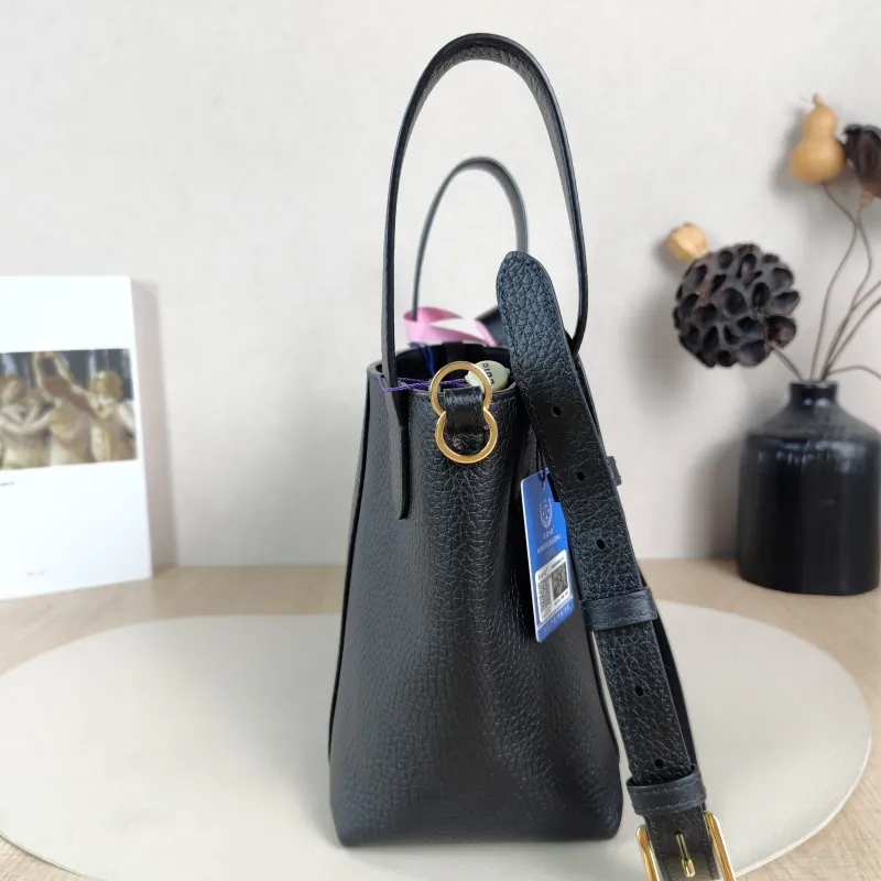 DIOR Top Handle Bag Signature Bucket Bag Black Calfskin Small 21 × 11 × 19 cm — detail view 5 of 10