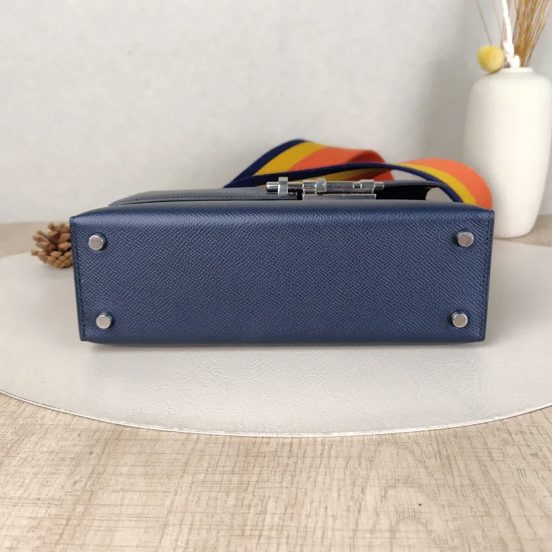 Hermès Crossbody Bag Verrou 23 Epsom Embossed Calfskin 23 × 7 × 18 cm — cover view 5 of 5