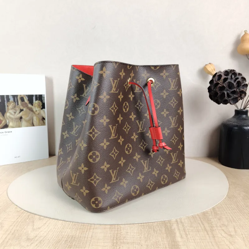 Louis Vuitton Shoulder Bag NÉONOÉ Bucket Bag PVC Medium 26 × 17.5 × 26 cm — cover view 4 of 5