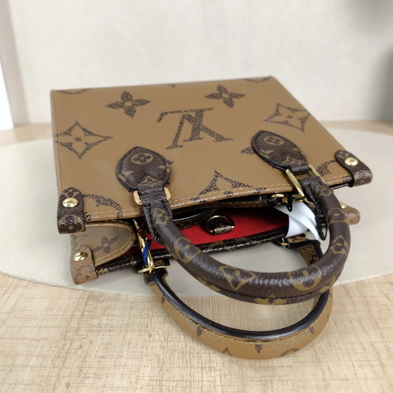 Louis Vuitton Crossbody Bag Onthego BB Monogram PVCBB18 × 8.5 × 15 cm — detail view 5 of 11