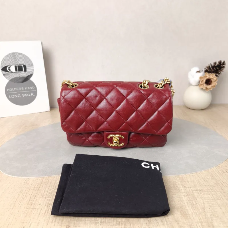 Chanel Crossbody Bag Burgundy Lambskin One Size 22 × 8 × 14 cm — cover view 2 of 6