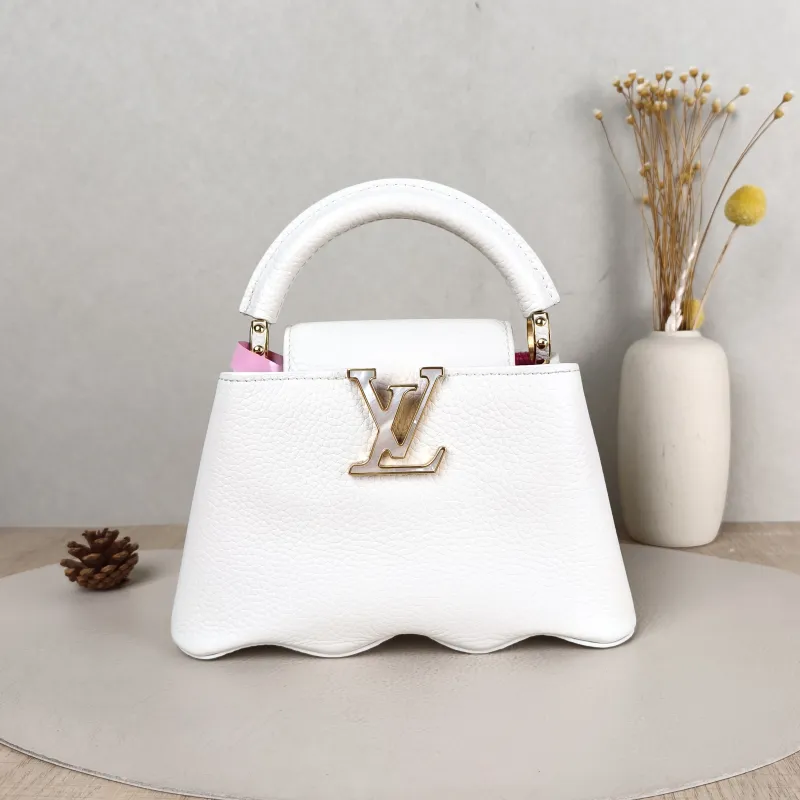 Louis Vuitton Crossbody Bag Capucines White Calfskin Mini 22 × 7.5 × 14 cm