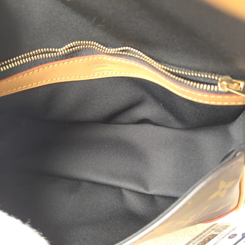 Louis Vuitton Crossbody Bag Diane Baguette Bag Shoulder Strap PVC Small24 × 9 × 15 cm — detail view 10 of 15