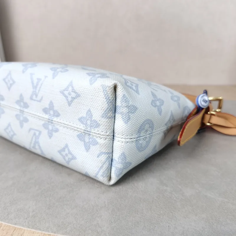 Louis Vuitton Shoulder Bag Pochette Hills Blue PVC One Size 18.5 × 6.5 × 11 cm — detail view 9 of 14