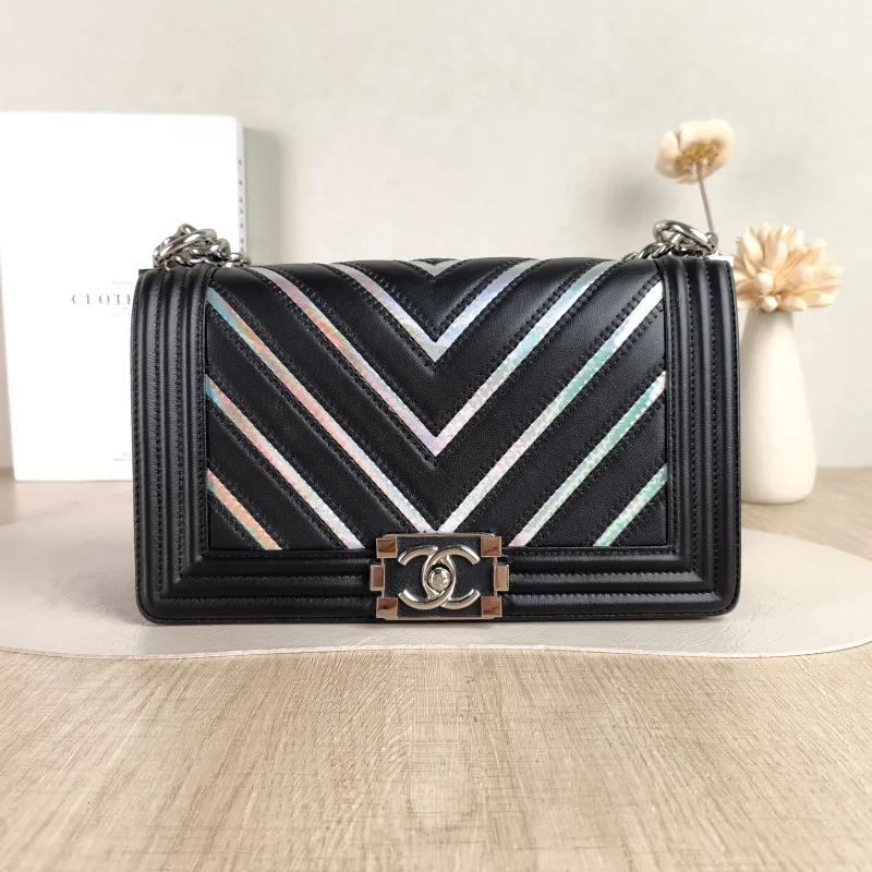 Chanel Crossbody Bagv leboy Black Lambskin Medium25 × 9 × 15 cm