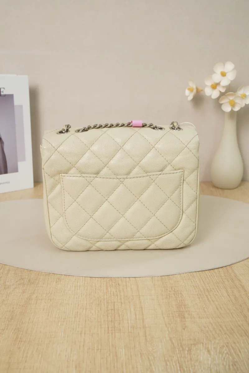 Chanel Calfskin25 · 20 × 6 × 16 cm Conditioned · Conditioned — cover view 5 of 7