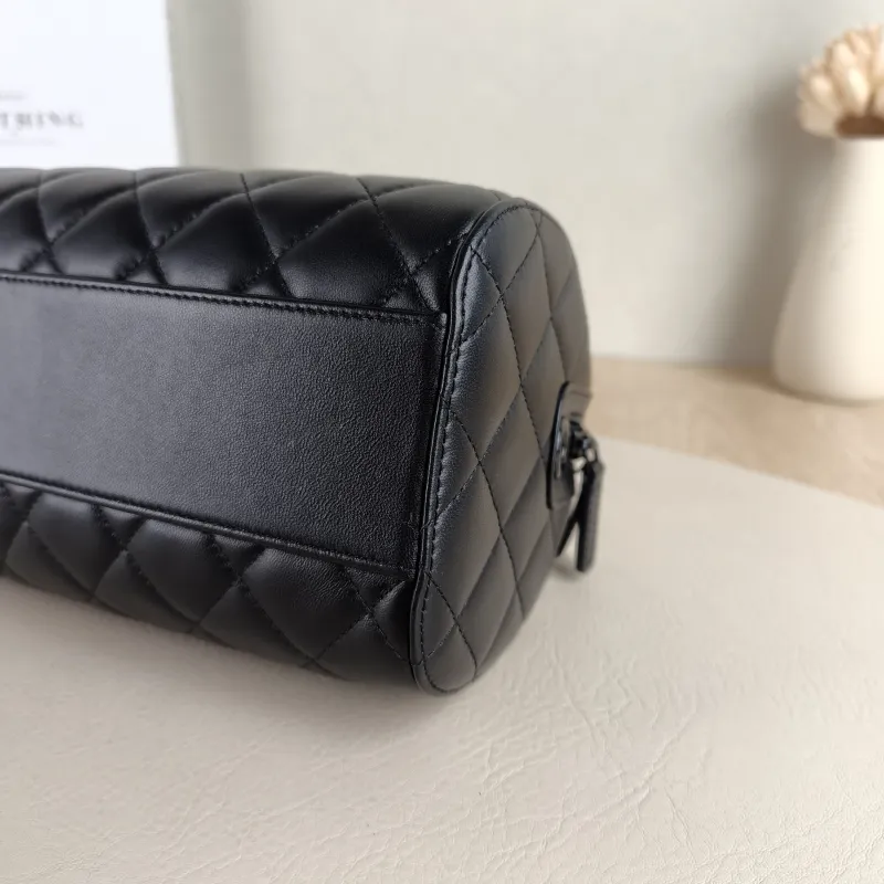 Chanel Crossbody Bag Bowling Bag soblack Black Lambskin One Size 18.5 × 11 × 11.5 cm — detail view 5 of 10